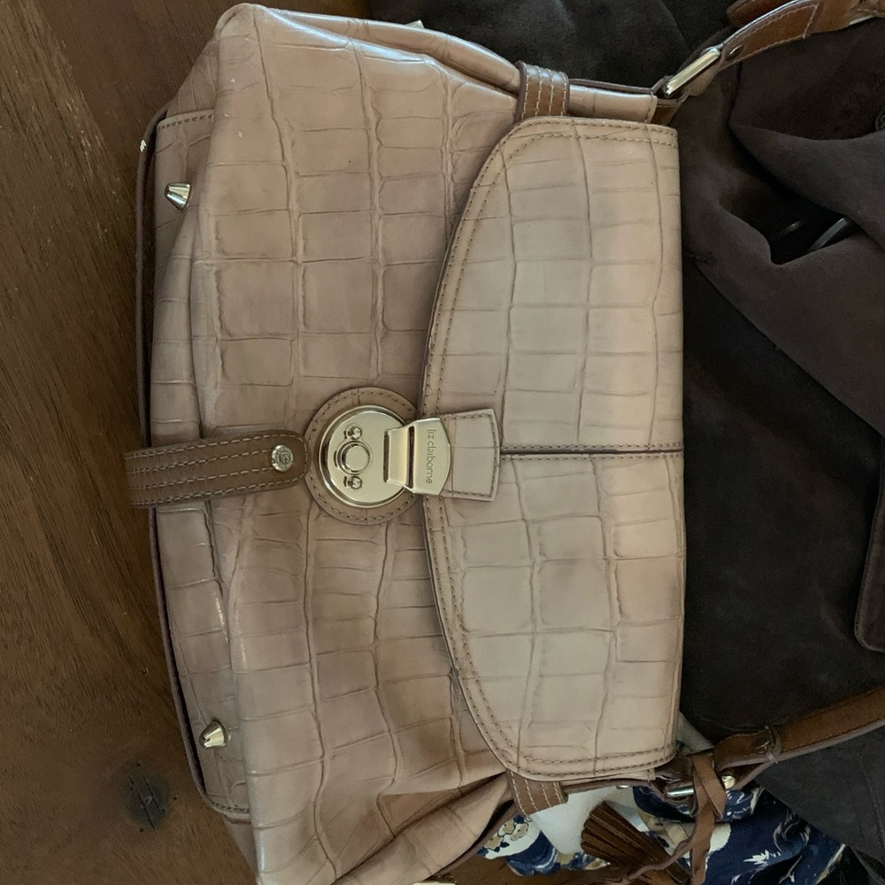 Elegant Crocodile-Embossed Tan Handbag